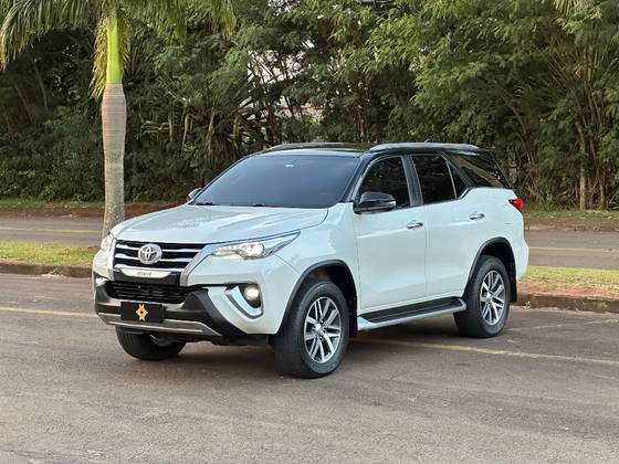 TOYOTA HILUX 2.8 SRX 4X4 CD 16V DIESEL 4P AUTOMÁTICO TOYOTA HILUX 2.8 SRX 4X4 CD 16V DIESEL 4P AUTOMÁTICO